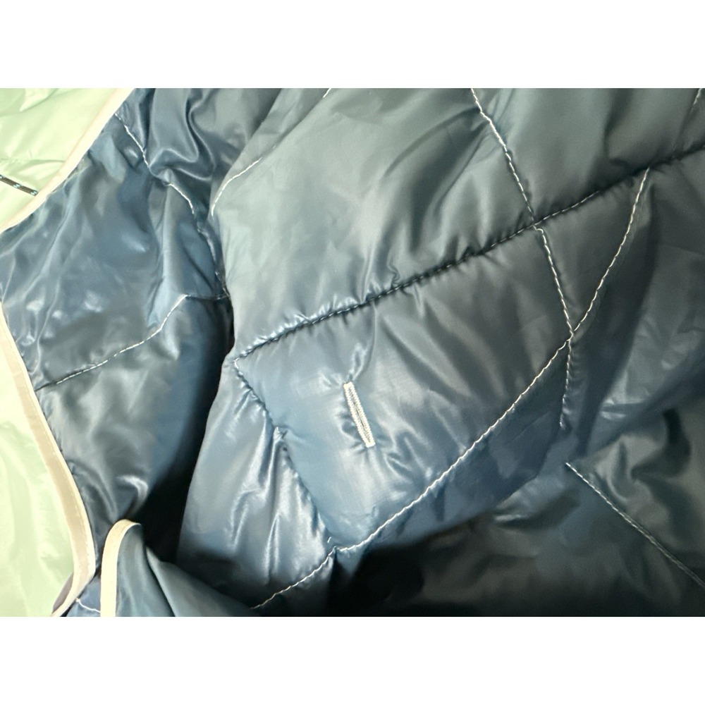 RUMPL Crisp Fade Nanoloft Puffy Poncho Relaxed fit, works for most adults - Picture 5 of 8